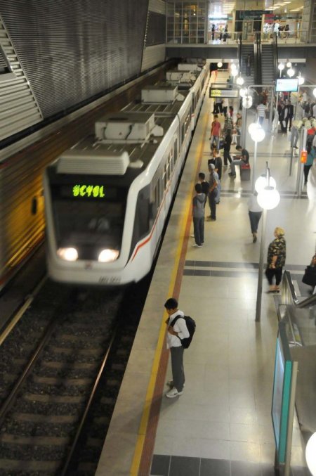 İzmir Metrosu'nda sefer sıklıkları arttırıldı