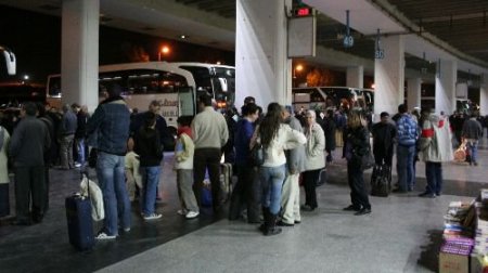 İzmir Otogarı'nda Bayram Yoğunluğu