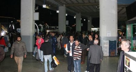İzmir Otogarı'nda Bayram Yoğunluğu