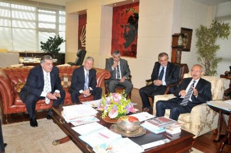 İzmir Ticaret Odası Heyeti, Kılıçdaroğlu'nu Meclis Toplantısına Davet Etti