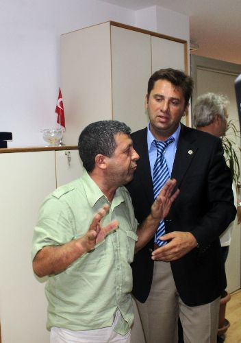 İzmir Ticaret Odası'nın Kitaplarını Ucuza Bastırınca İstifa Etmek Zorunda Kaldı