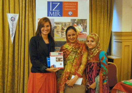 İzmir Üniversitesi Pakistan’da Tanıtıldı