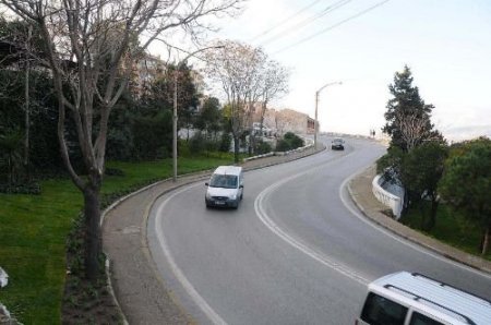 İzmir Varyant'a 3 Bin Metrekare Rulo Çim Döşendi