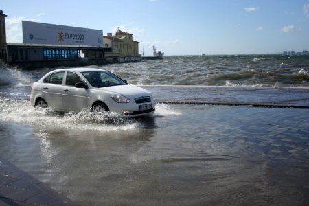 İzmir yine su altında
