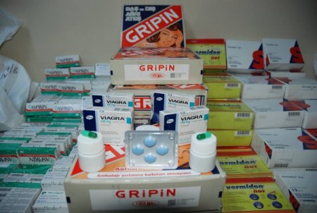 İzmir'de 26 bin adet bozuk ilaç ele geçirildi