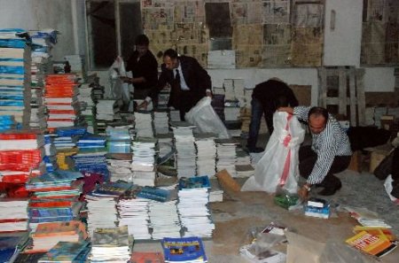 İzmir'de 30 Bin 253 Korsan Kitap Ele Geçirildi