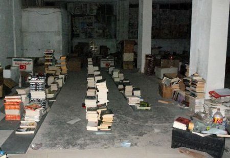 İzmir'de 30 Bin 253 Korsan Kitap Ele Geçirildi