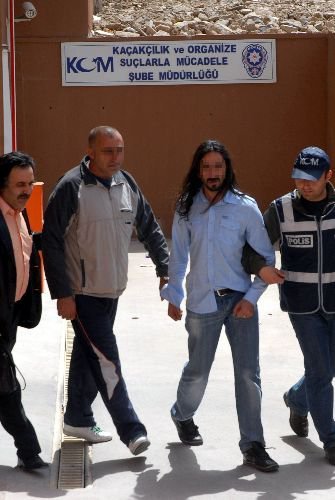 İzmir'de 53 Parça Tarihi Eser Ele Geçirildi, 2 Kişi Tutuklandı