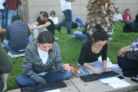 İzmir'de 91 kişilik zabıt kâtipliği kadrosu için 3 bin 633 kişi ter döktü