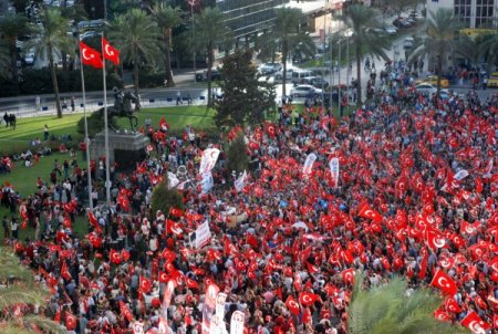 İzmir'de alternatif Cumhuriyet Bayramı kutlaması düzenlendi