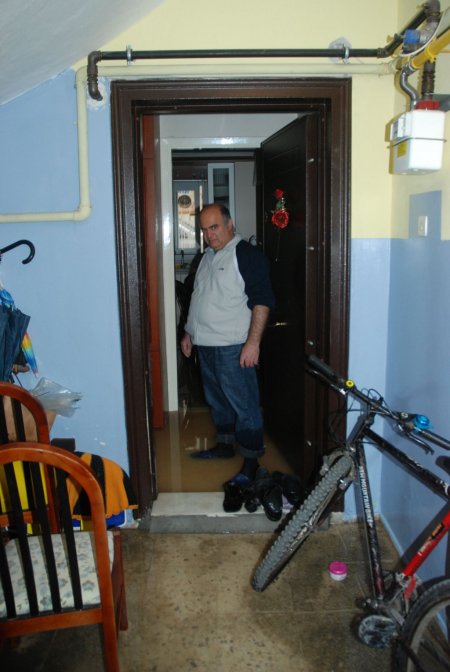 İzmir'de ana su borusu patladı mahalle göle döndü