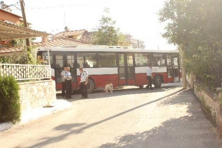 İzmir'de belediye şoförünün yolcuyu bıçakladığı iddiası