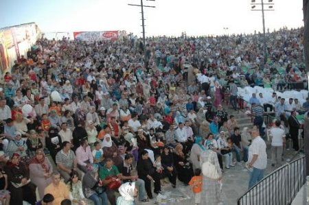 İzmir'de Binlerce Kişi Şehitleri Andı, Terörü Lanetledi