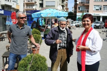 İzmir'de CHP'li kadınlara metro tepkisi