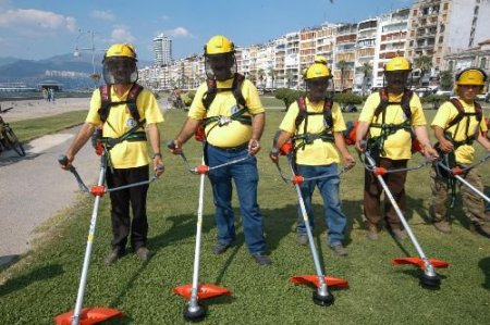 İzmir'de Çim 'robocop'ları İşbaşında