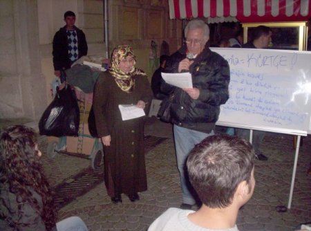 İzmir'de 'Dersimiz Kürtçe' Konulu Bir Eylem Gerçekleştirildi