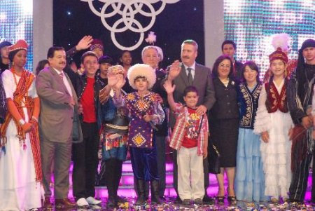 İzmir'de Dünya Barış Köprüsü Kuruldu