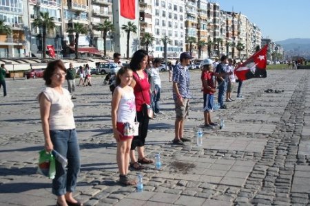 İzmir'de eylemciler çadırları cumartesi gününe kadar kaldırmayacak