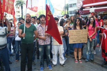 İzmir'de eylemciler çadırları cumartesi gününe kadar kaldırmayacak