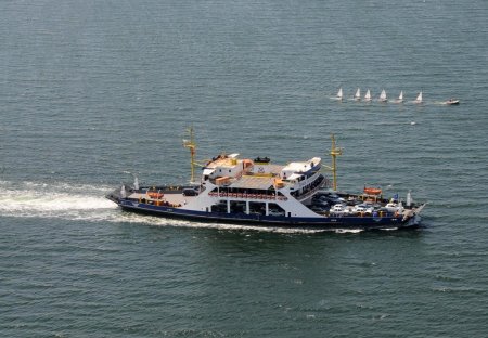 İzmir'de feribot ücretleri düştü, taşınan araba sayısı arttı