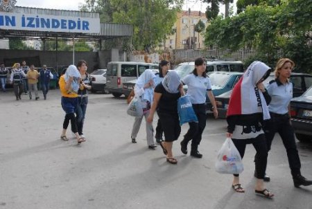 İzmir'de Fuhuş Operasyonu: 39 Kişi Gözaltında