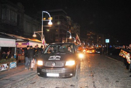 İzmir'de Galatasaray taraftarları galibiyeti kutladı