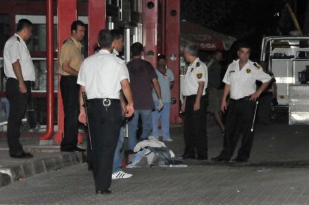 İzmir'de Hastane Önünde Bomba Paniği