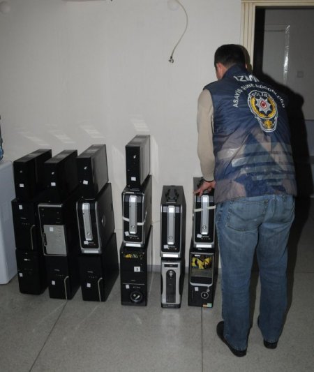 İzmir'de İki Adrese Kumar Operasyonu Düzenlendi