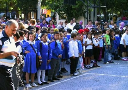 İzmir'de İlk Derste Bayram Tatili Anlatıldı