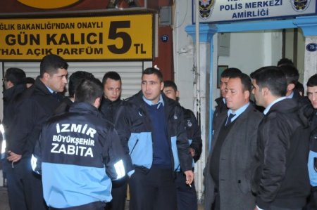 İzmir'de işportacılar zabıtaya saldırdı: Bir yaralı