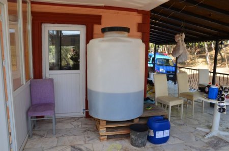 İzmir'de kaçak içki imalathanesi basıldı