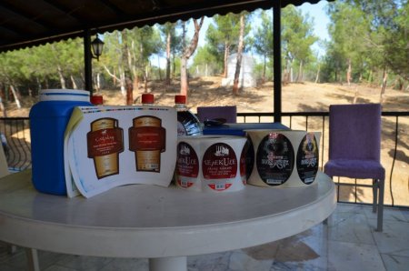 İzmir'de kaçak içki imalathanesi basıldı