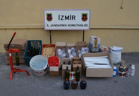 İzmir'de kaçak içki imalathanesi basıldı