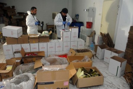 İzmir'de kaçak içki imalathanesine operasyon düzenlendi