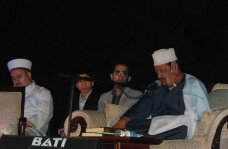 İzmir'de Kadir Gecesi Coşkusu: Binlerce Kişi Açık Alanda Teravih Namazı Kıldı