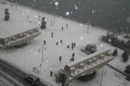 İzmir'de Kar Sevinci