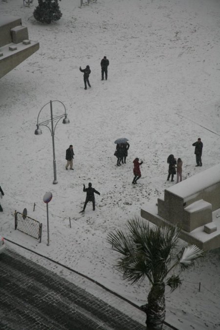 İzmir'de Kar Sevinci
