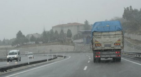 İzmir'de Kar Ve Tipi Devam Ediyor