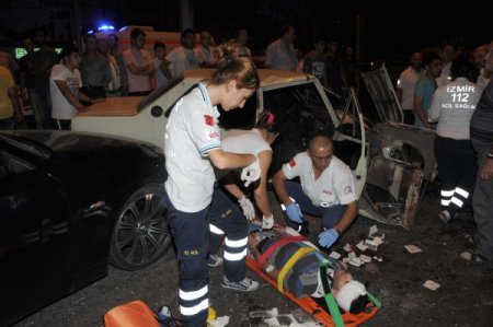 İzmir'de Kaza: 4 Yaralı