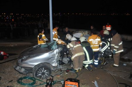 İzmir'de kaza: Gazeteci öldü, eşi ve oğlu yaralandı