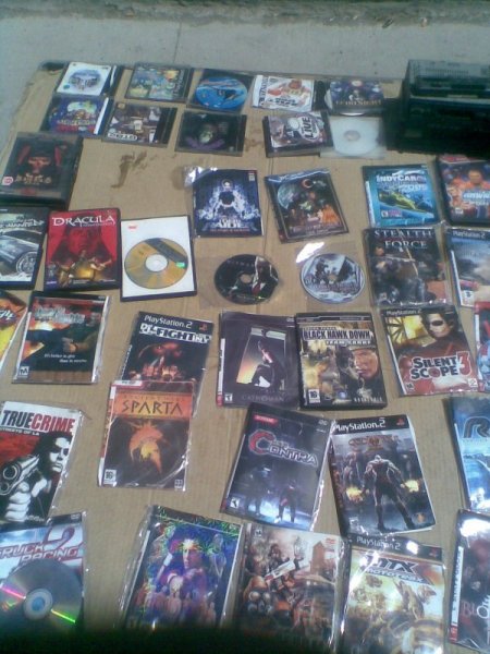 İzmir'de Korsan Cd Ve Kitap Operasyonu