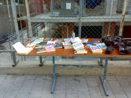 İzmir'de Korsan Cd Ve Kitap Operasyonu