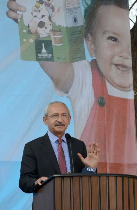 İzmir'de küçük çocuklara süt dağıtım projesinin protokolü imzalandı