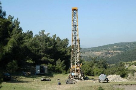 İzmir'de Kuraklığa Karşı Kuyu Açma Çalışmaları Devam Ediyor