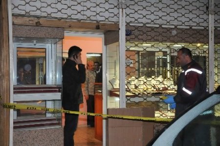 İzmir'de kuyumcu soygunu