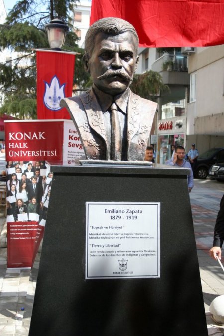 İzmir'de Meksikalı devrimci Zapata'nın büstü açıldı