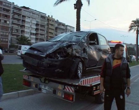 İzmir'de meydana gelen kazada 8 kişi yaralandı