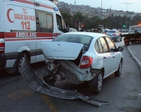 İzmir'de meydana gelen kazada 8 kişi yaralandı