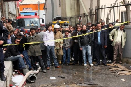 İzmir'de Patlamada Kaybolan 2 İşçi Aranıyor