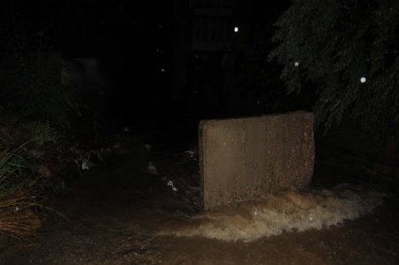 İzmir'de Sağanak Yağış Nedeniyle Çok Sayıda Ev Ve İşyeri Sular Altında Kaldı